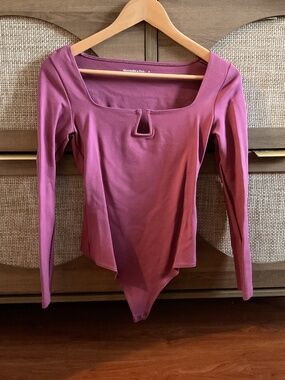 Abercrombie & Fitch - Fuchsia Keyhole Long Sleeve Thong Bodysuit - size S